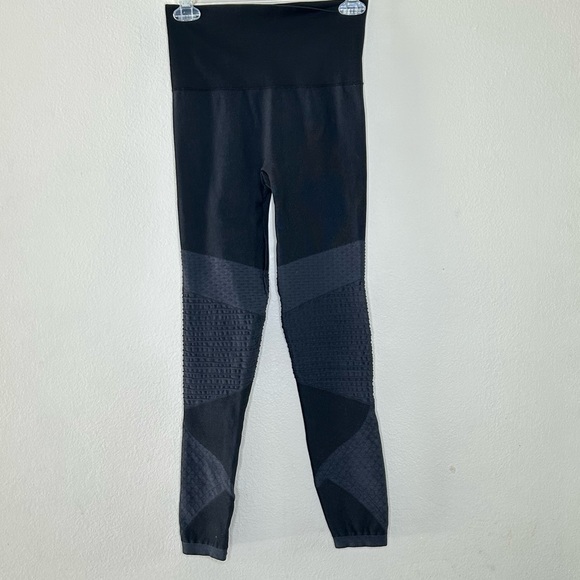 Spanx Look At Me Now Seamless Moto Leggings Medium - Picture 4 of 12